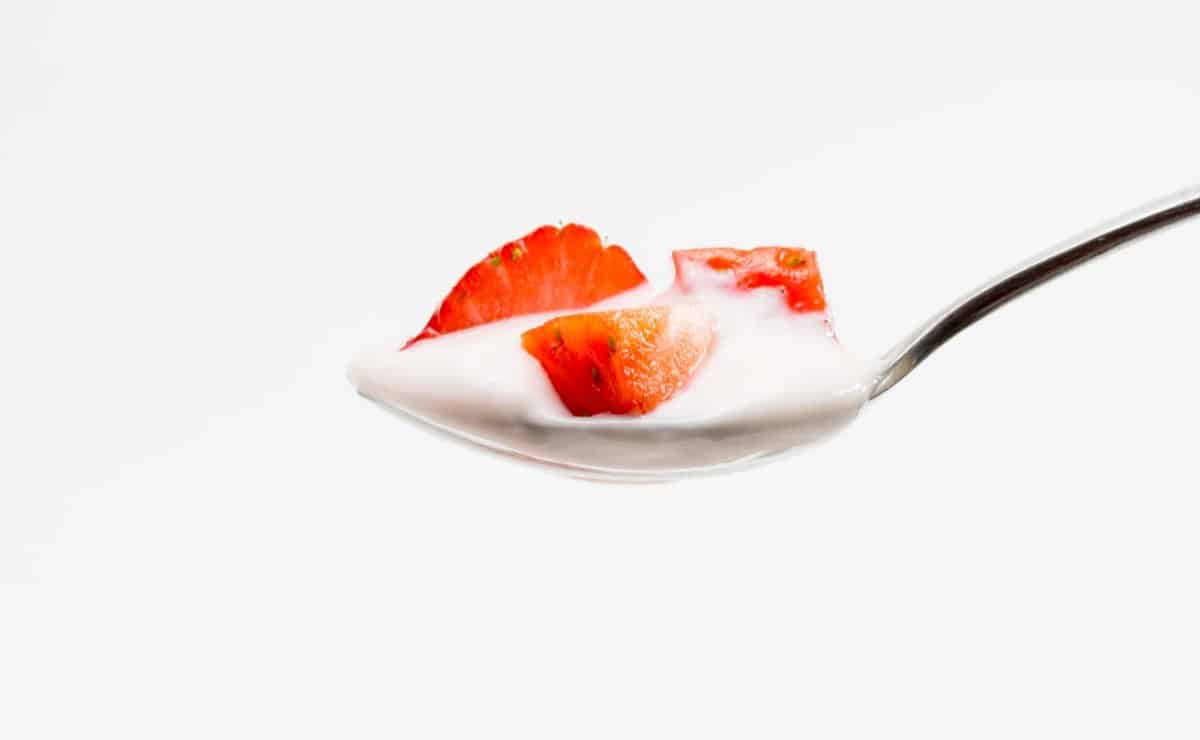Postre de yogurt con fresas