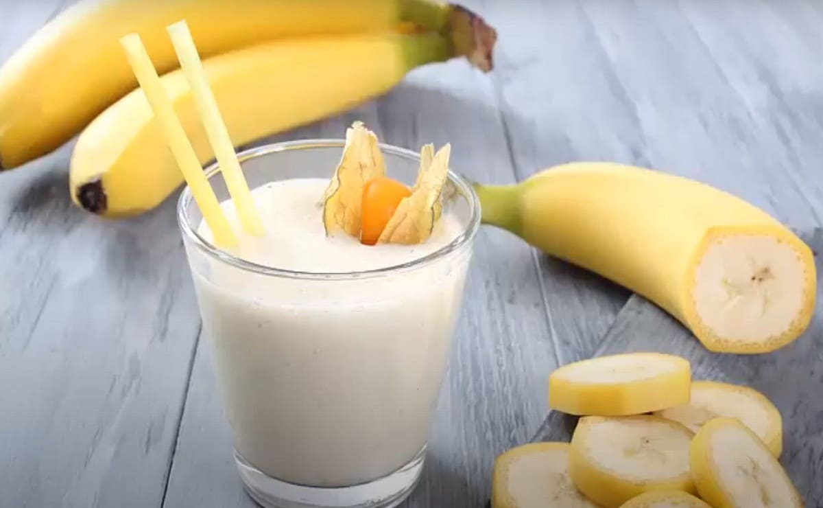 smoothie banana potassium banana smoothie banana blood pressure fiber tropical fruit flavor vitamin C antioxidant milk