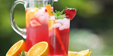 strawberries ginger lemonade