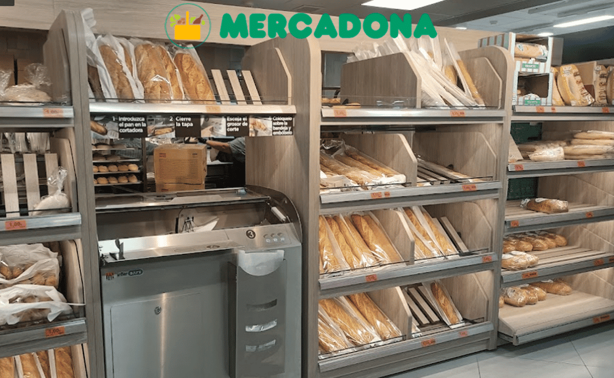Pasillo de panadería en el interior de un Mercadona.