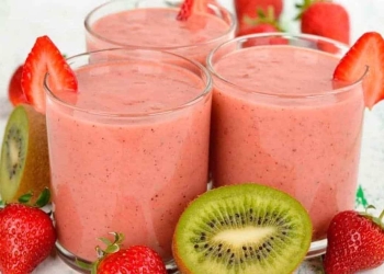 Refuerza tu sistema inmune con el batido de kiwi y fresa