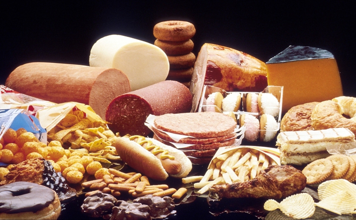 no hay que consumir mucho los alimentos que aumentan los niveles de colesterol