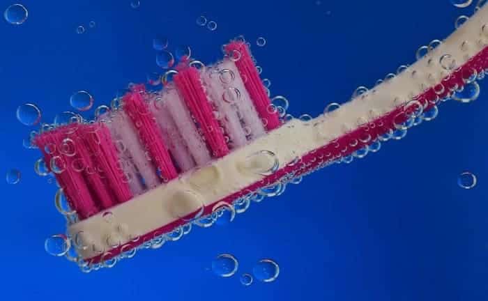 limpiar cepillo dental agua oxigenada