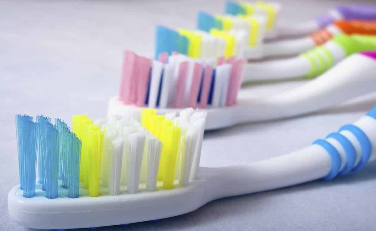 limpiar desinfectar cepillo dientes