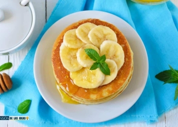 Tortitas de avena y plátano para desayunar