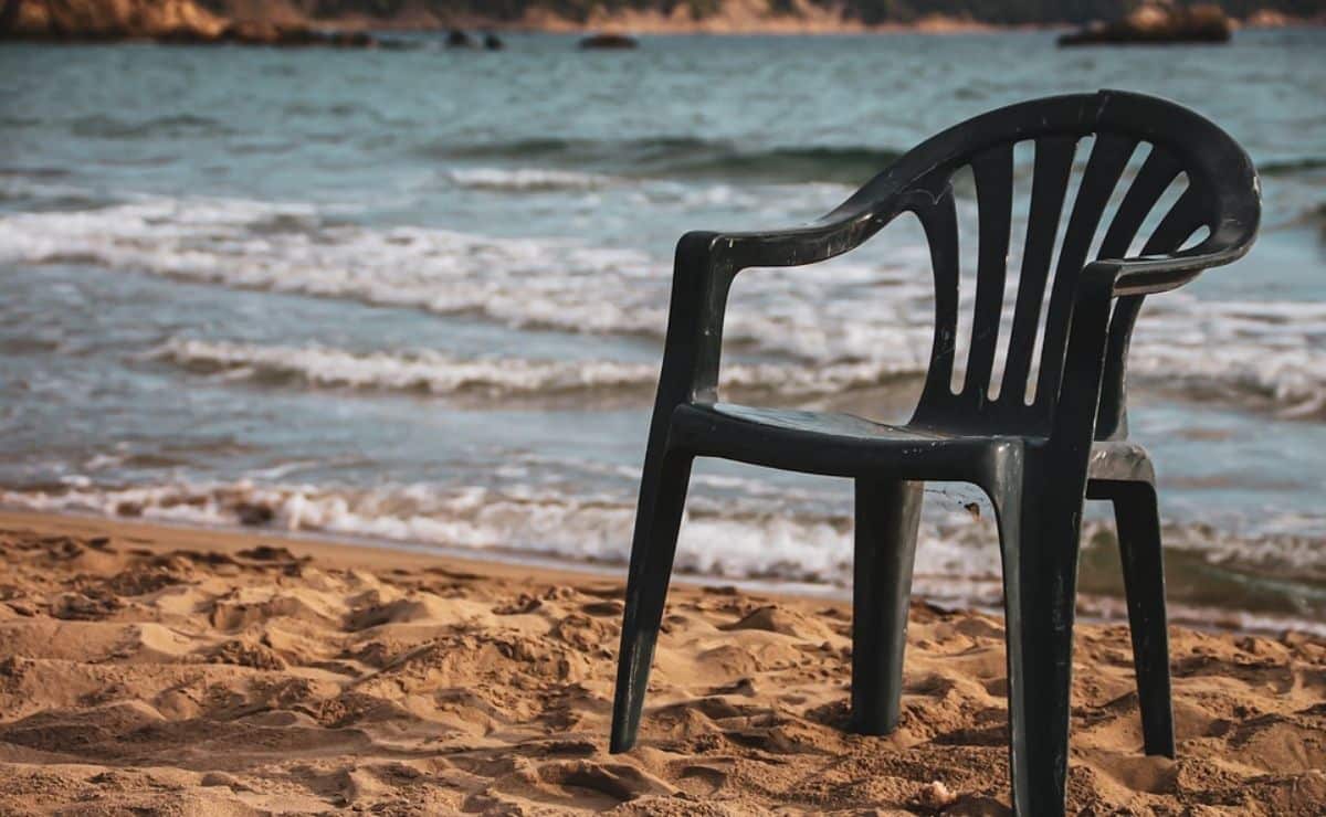 Cuatro Sicilia dividir Cómo recuperar el color de tus sillas de plástico limpiandolas