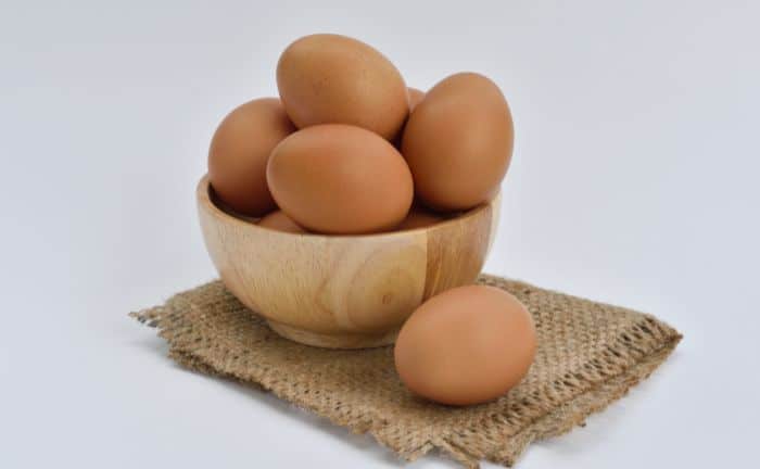 huevos en un tazón