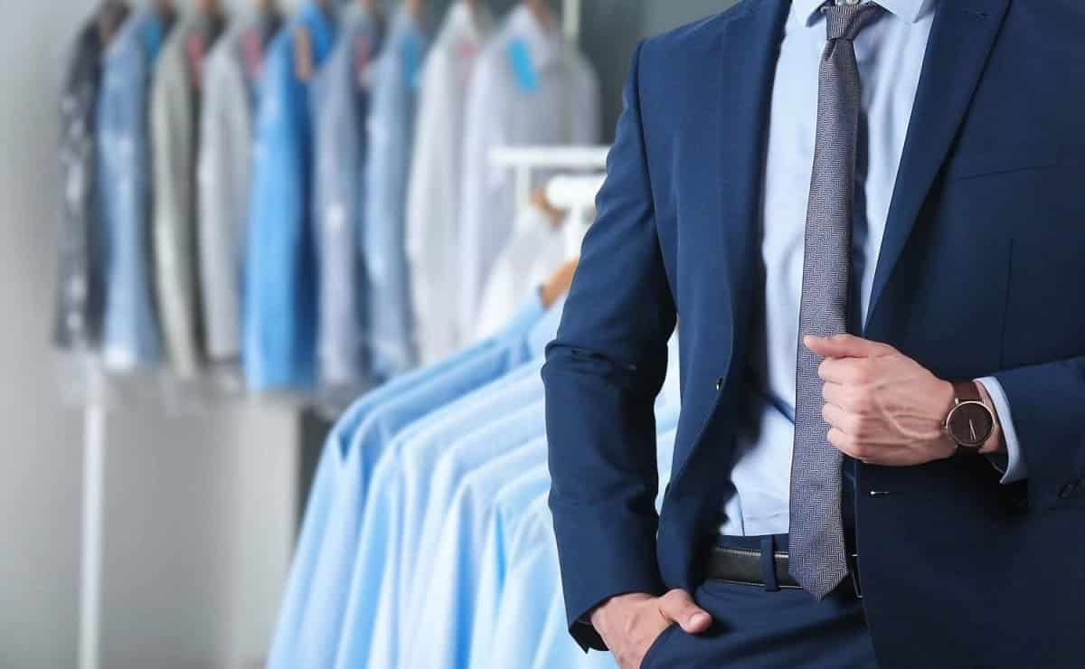 3 formas de limpiar un traje sin llevarlo a la tintorería