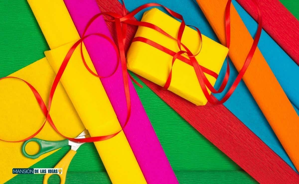 ordenar papel de regalo en el armario