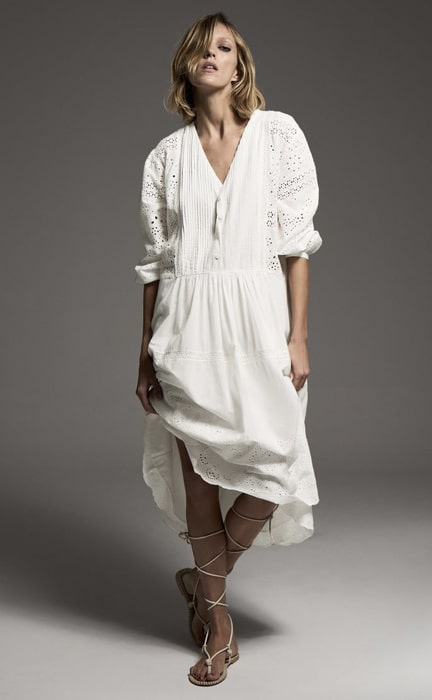 Vestido midi blanco con bordados de Zara