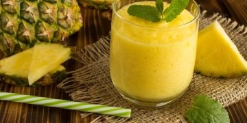 Batido de piña y manzana