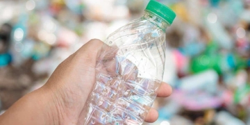cómo reutilizar botellas plástico