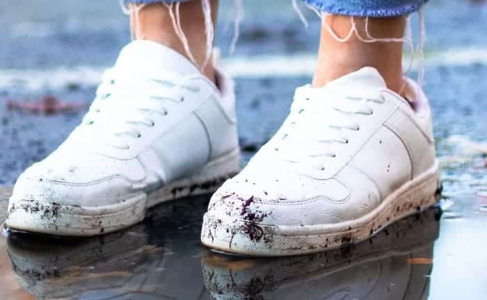 remove dirt and stains from white tennis soles