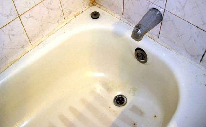 Whiten The Bathtub And Eliminate Stains, How To Remove Yellow Stains From Enamel Bathtub