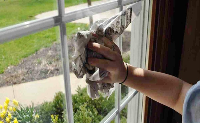 limpiar ventanas papel periódico