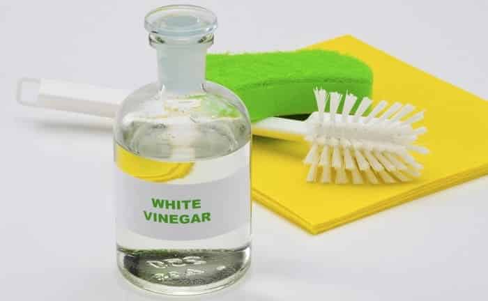 clean glasses lime scale vinegar