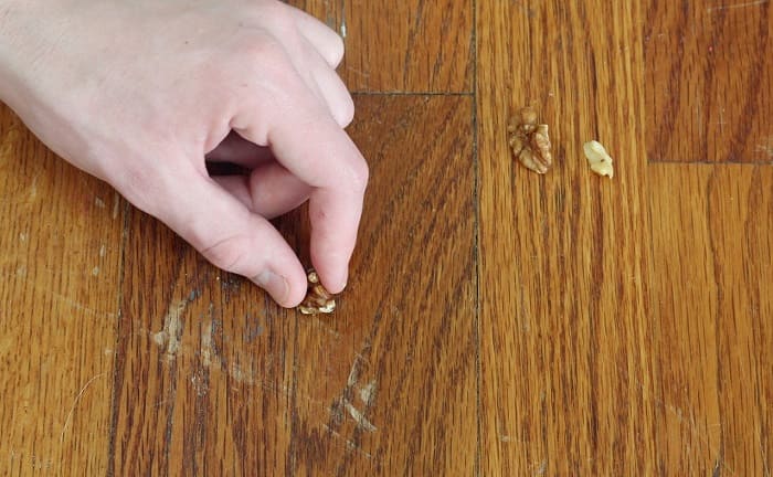 remove wood scratch walnuts