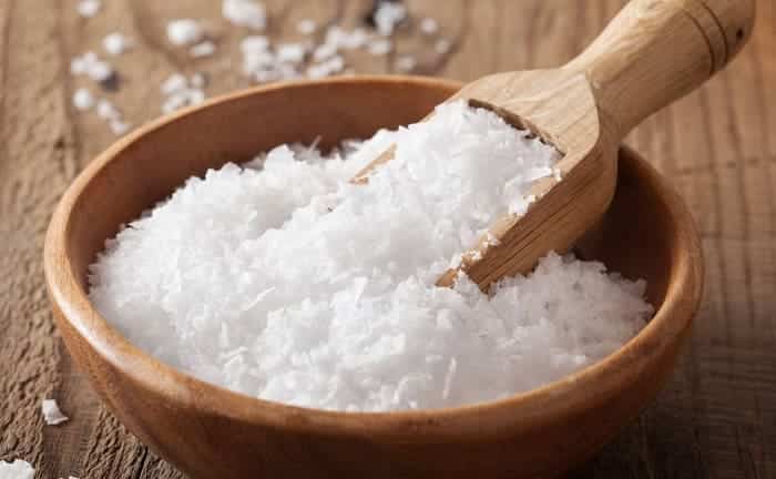 coarse salt absorbs moisture