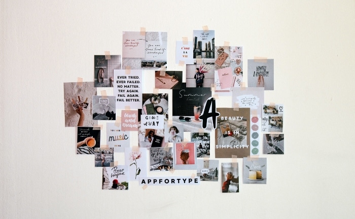 collage en la pared con carteles y fotos