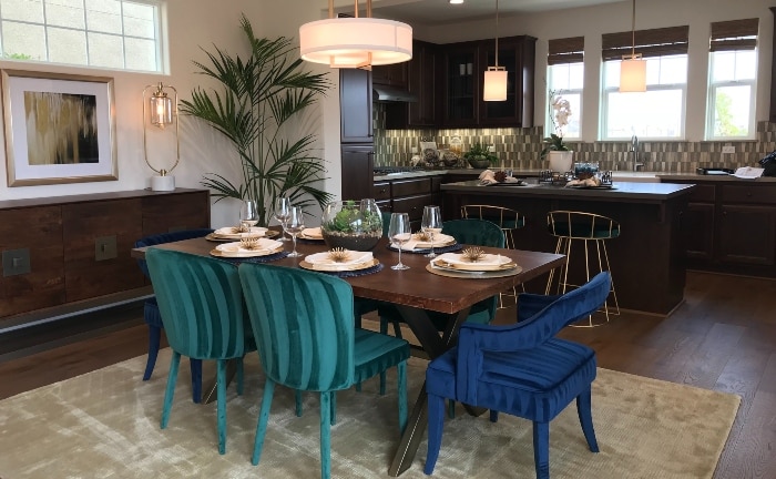 elegant dining room in kitchen, with sills in blue and green satin, lamp on table