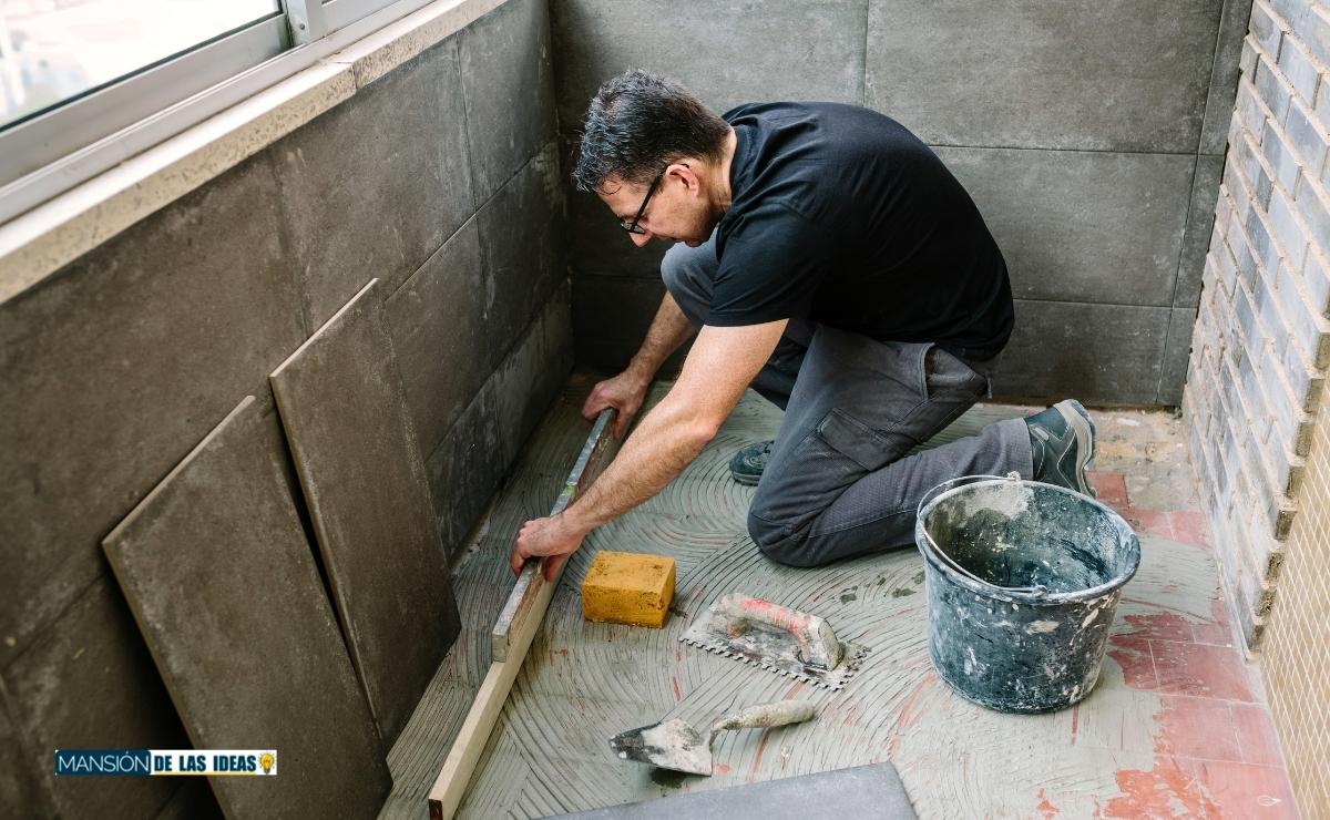 cómo disimular azulejos rotos