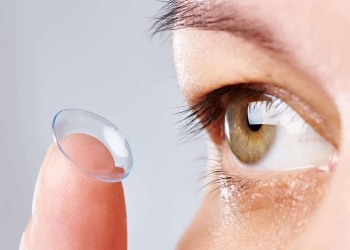 how to clean contact lenses