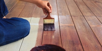 cómo pintar suelo madera