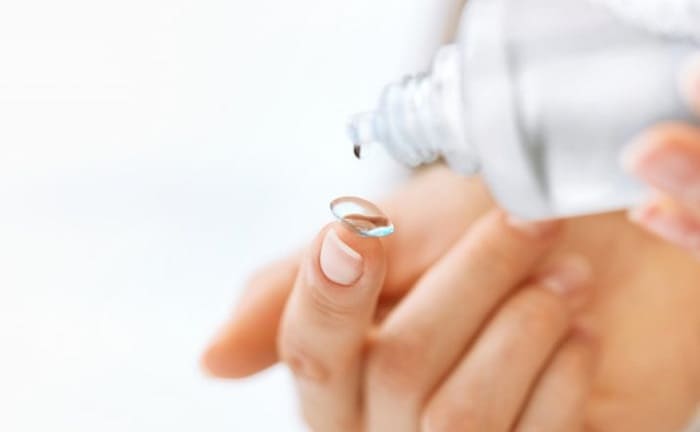 clean reusable contact lenses solution