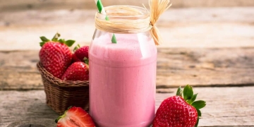 Batido de fresa y leche condensada