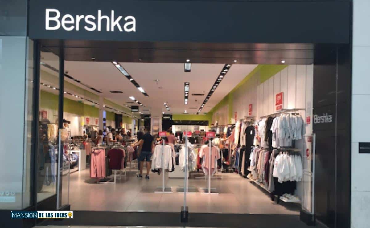 Bolso imitación de los de marca de lujo de Bershka
