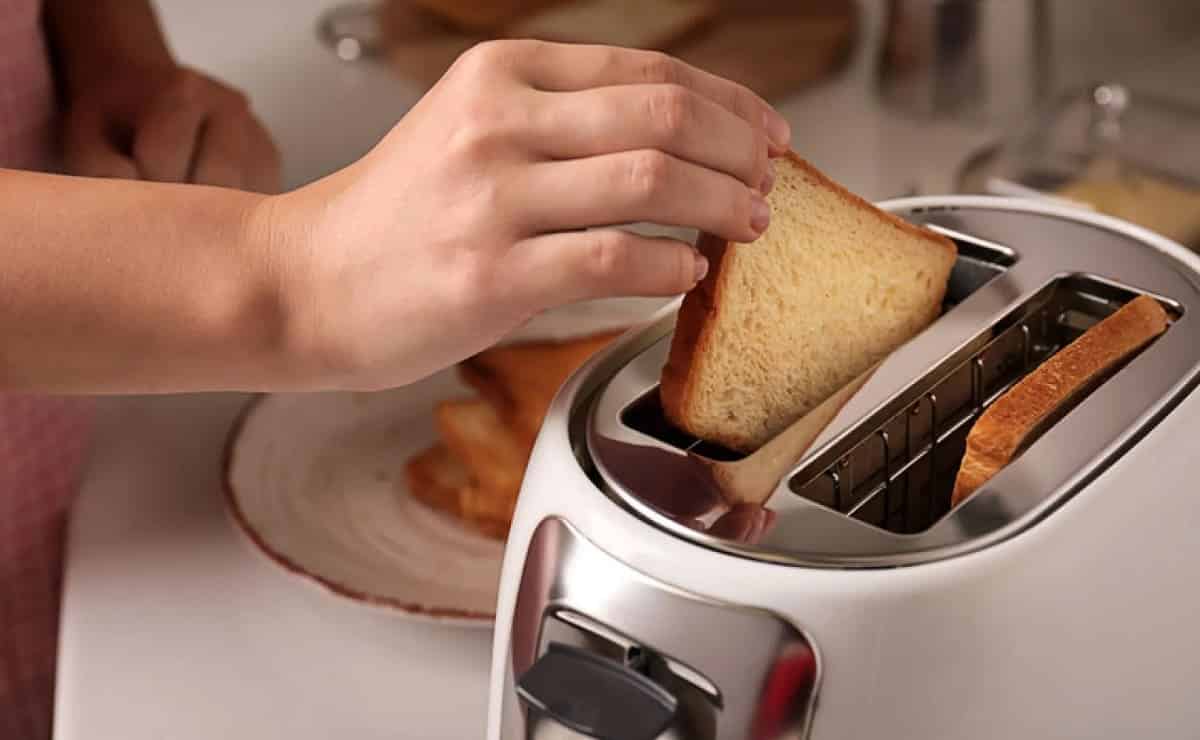 how to clean bread toaster
