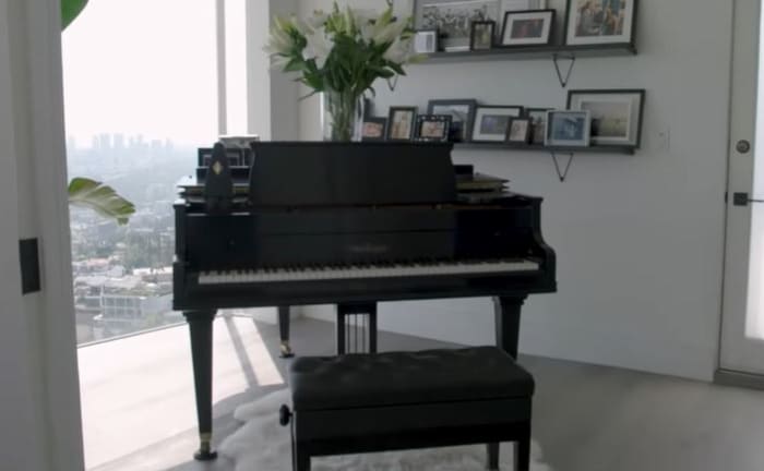 habitación piano casa Nicole Scherzinger