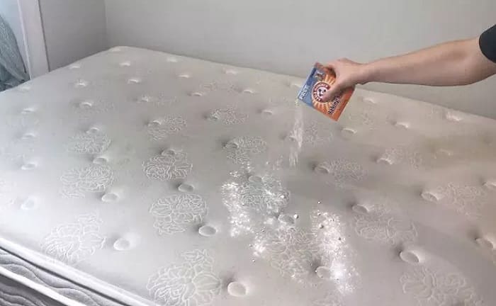 clean baking soda mattress
