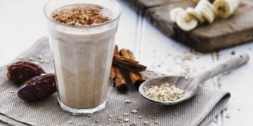 batido de avena y ciruelas pasas