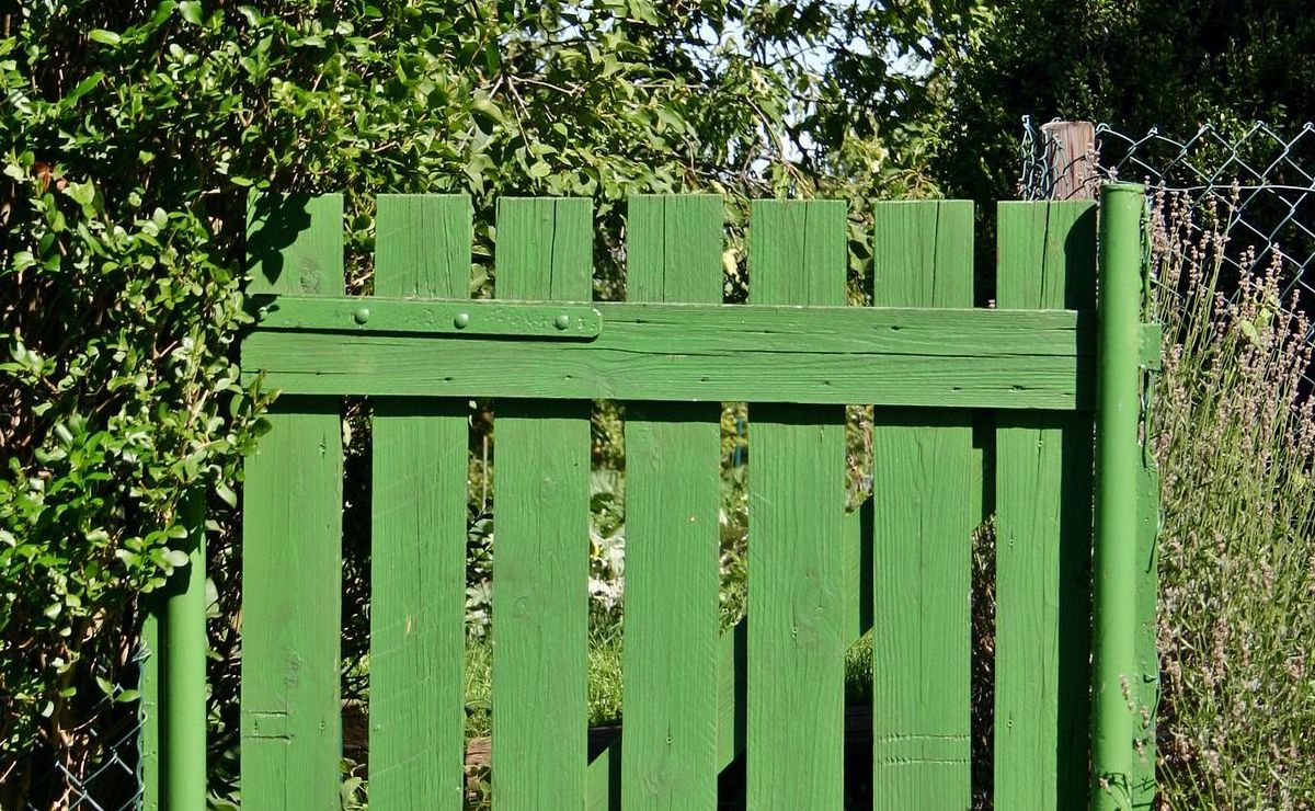 Build a fence in your garden to make it more secure
