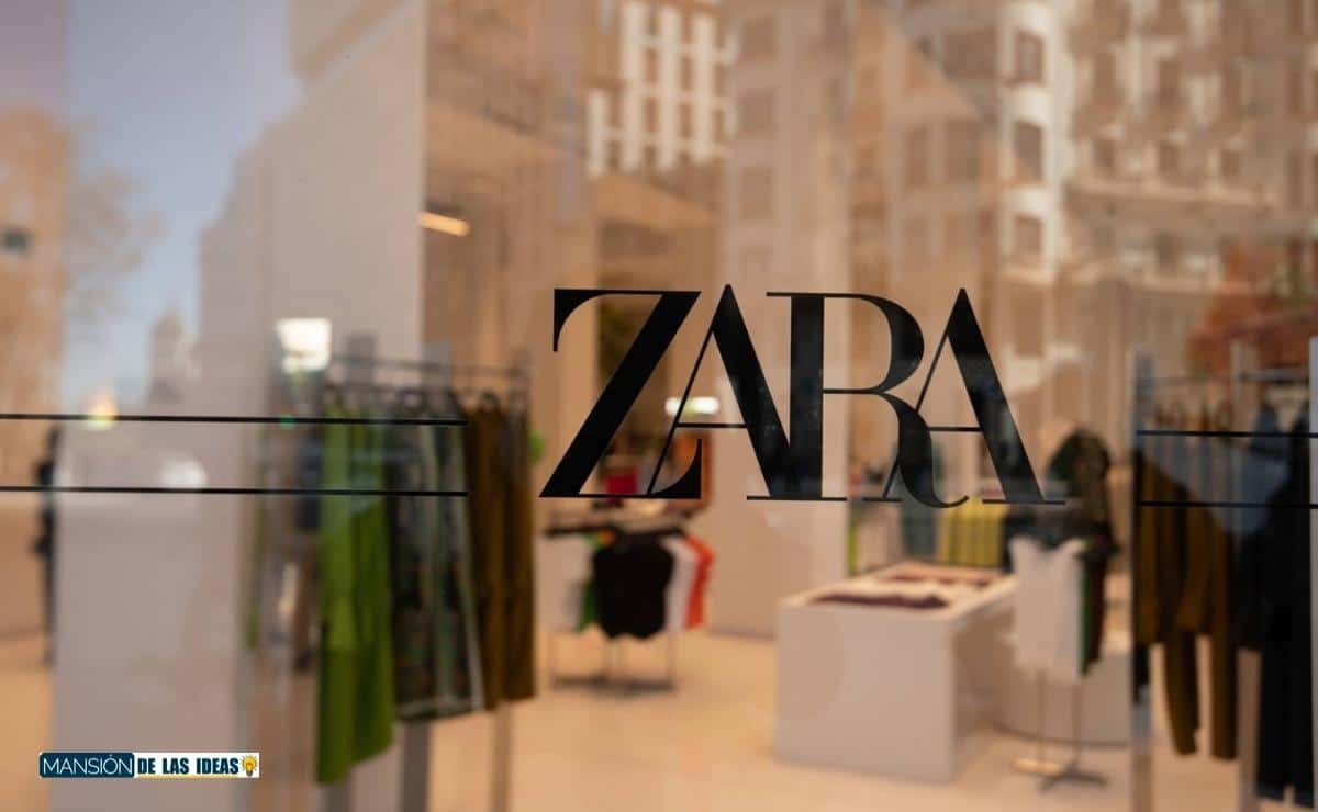 Flor relieve para el cuello de Zara