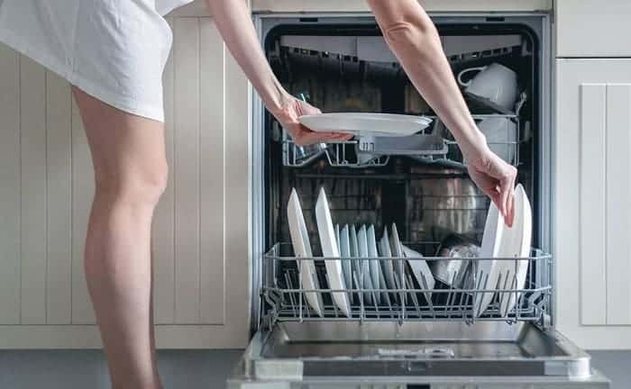 washing kitchen utensils dishwasher