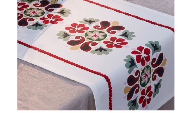 red and white patterned table runner vinterfint Ikea