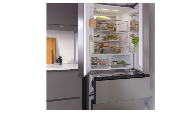 frigorífico VINTERKALL IKEA abierto en una cocina