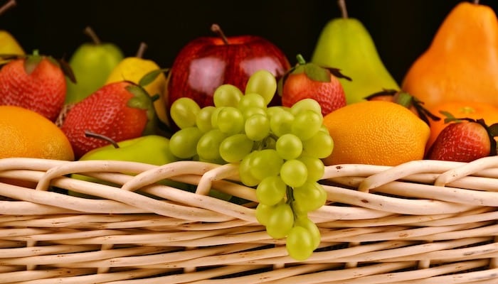 frutas varias uvas