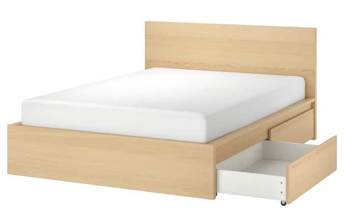 Estructura de cama con dos cajones MALM disponible en cuatro colores de madera