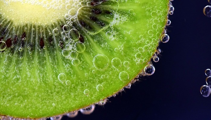 Fruta kiwi cortada antioxidante