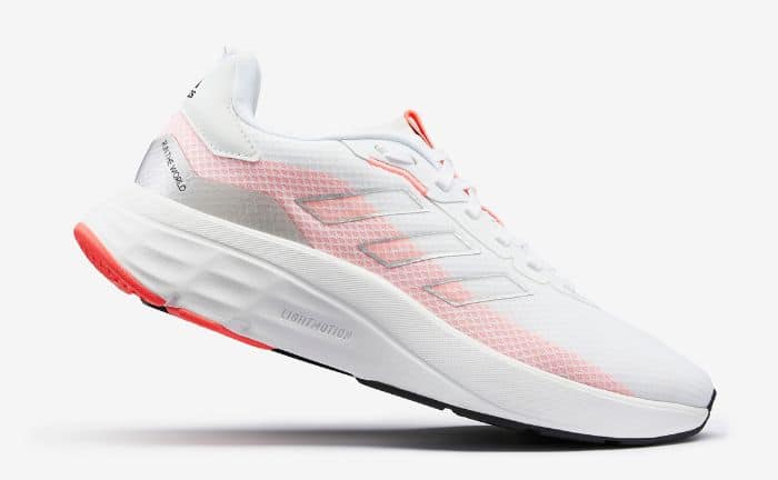 Zapatillas Adidas Speedmotion para mujer en color blanco y naranja