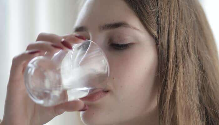 Agua gas hidratacion