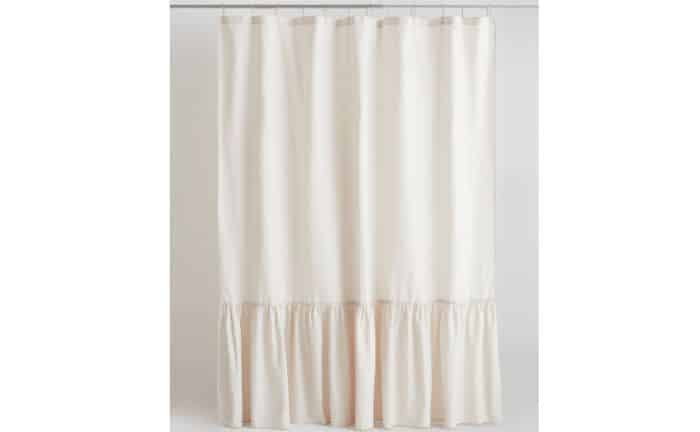 cortina de baño beige claro con volantes hm home