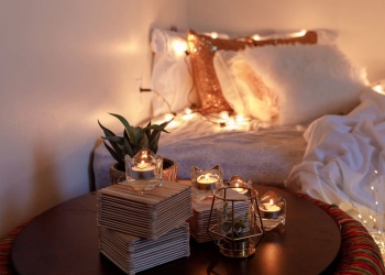 dormitorio decorado con velas