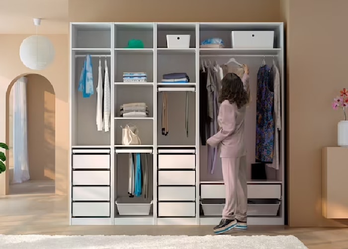 The possibilities about this Ikea's wardrobe are almost infinite. 