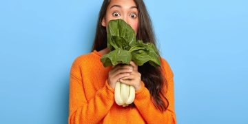 mujer verduras adelgazantes