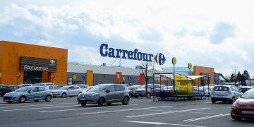 Carrefour aspirador vertical 2 en 1 Fagor FG120 te ayuda a llegar fácilmente a los rincones de difícil acceso