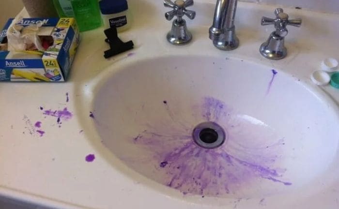 lavabo manchado tinte
